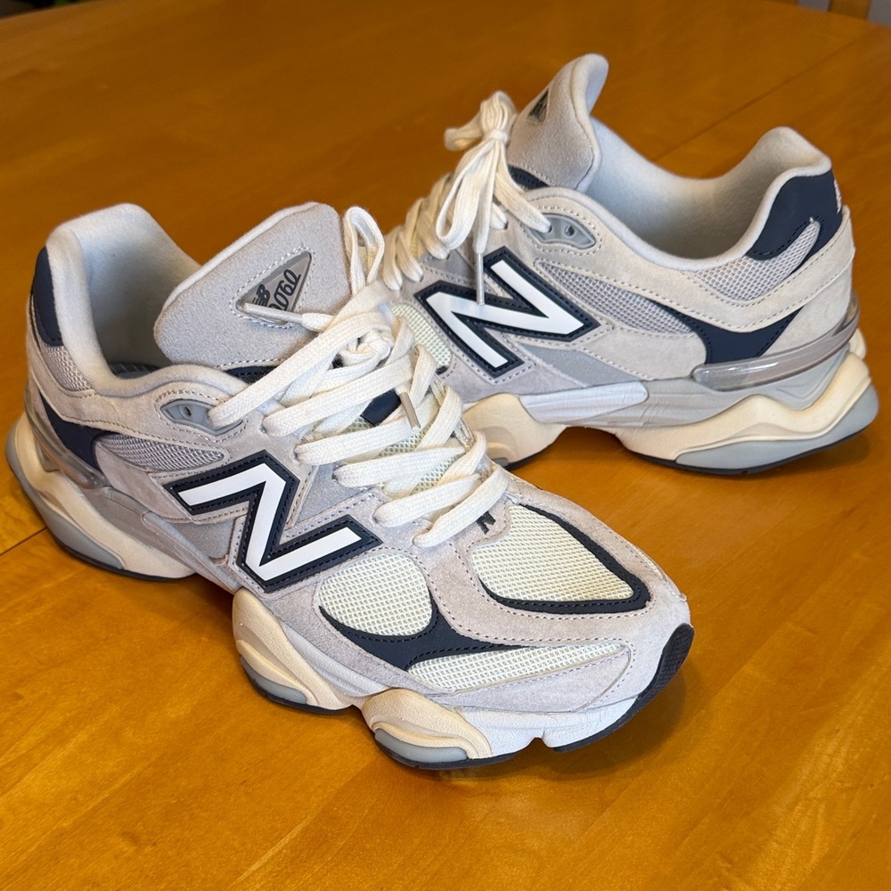 NWOT New Balance NB 9060 Athletic Shoe Sneaker Blue White 10.5